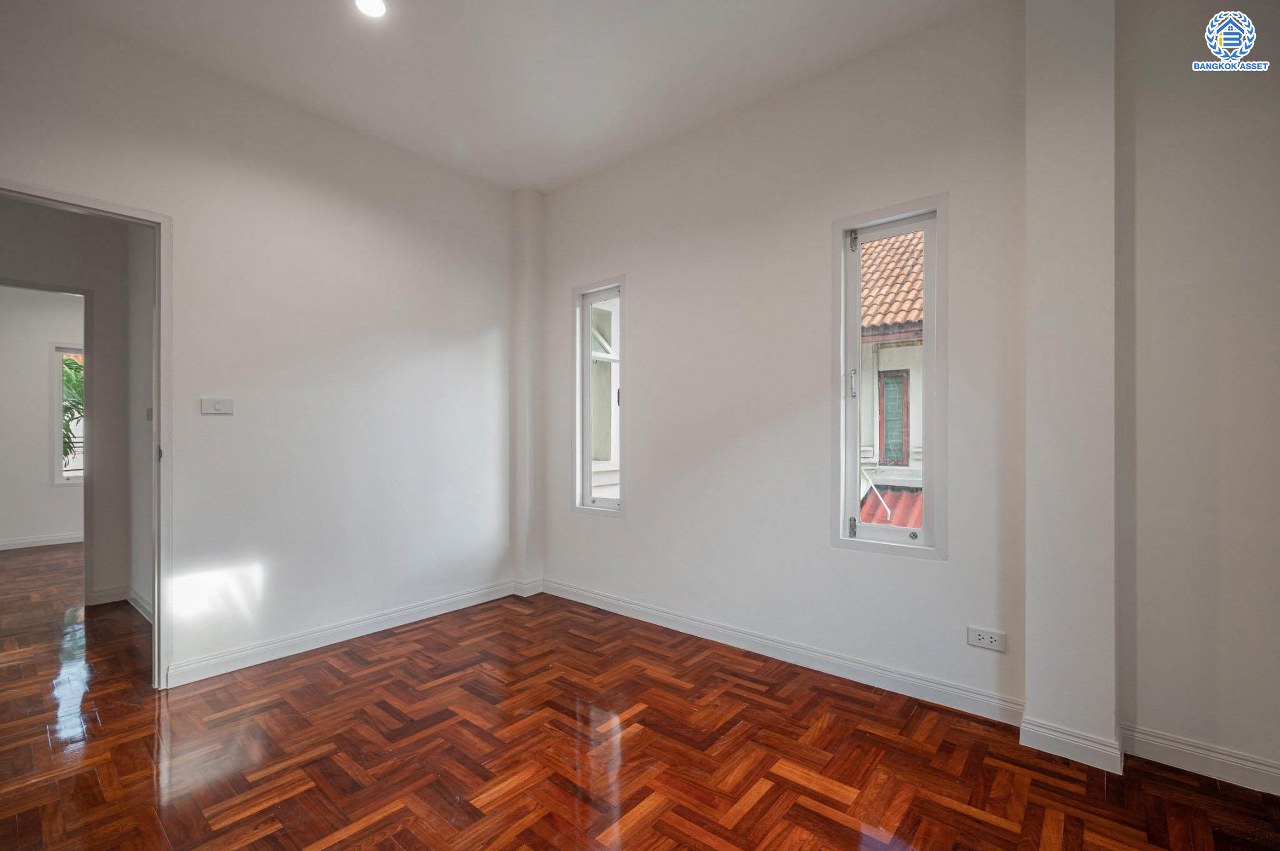 บ้านมือสองตกแต่งใหม่ โครงการ ศุภวรรณ5 บางแค ดีไซน์หรูหรา เนื้อที่กว้าง 60.6 ตร.ว. ฟังก์ชัน 3 ห้องนอน 3 ห้องน้ำ 1 ห้องแม่บ้าน 2 ที่จอดรถ ฟังก์ชันครบตอบทุกไลฟ์สไตล์ บนทำเลศักยภาพ เชื่อมต่อถนนกาญจนาภิเษก ใกล้เดอะมอลล์บางแค ใกล้รถไฟฟ้าสายสีน้ำเงิน "สถานีหลักสอง" และจุดขึ้นทางด่วน "กาญจนาภิเษก"